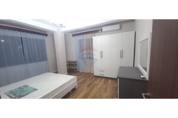 Tirane, jepet me qera 2+1 Kati 4, 104 m² 800 € 