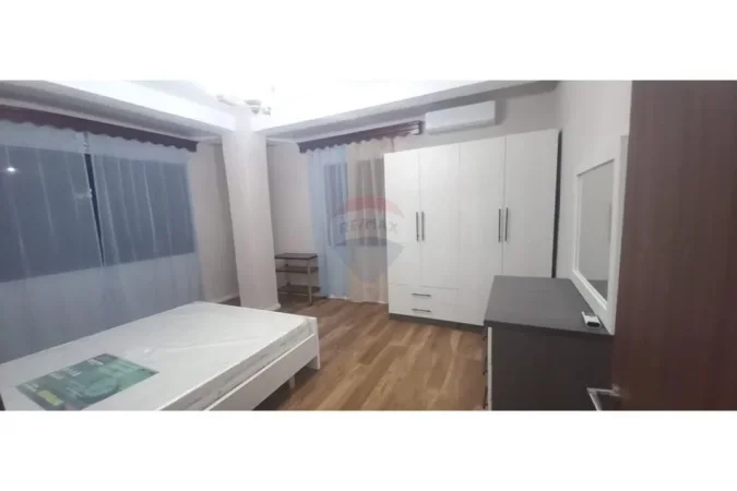 Tirane, jepet me qera 2+1 Kati 4, 104 m² 800 € 