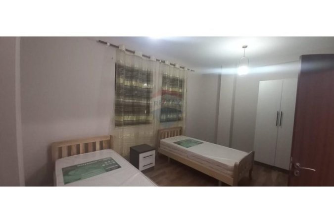 Tirane, jepet me qera 2+1 Kati 4, 104 m² 800 € 