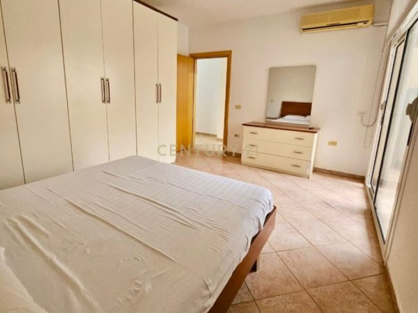 Tirane, jepet me qera apartament 2+1+Ballkon Kati 8, 90 m² 650 € (komuna e parisit)