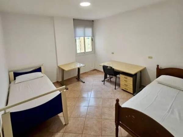 Tirane, jepet me qera apartament 2+1+Ballkon Kati 8, 90 m² 650 € (komuna e parisit)