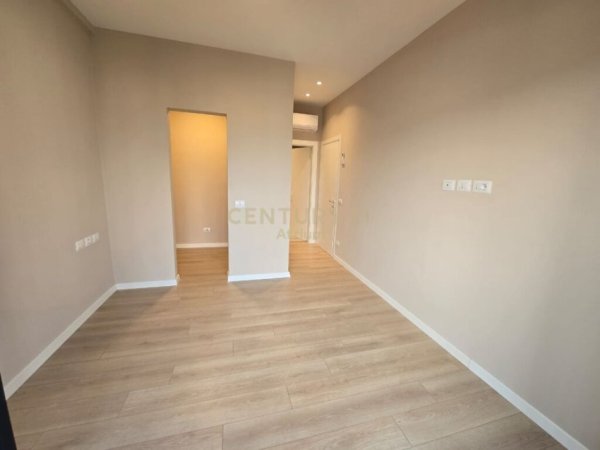 Tirane, jepet me qera zyre Kati 10, 161 m² 1.400 € (RRUGA E KAVAJES)