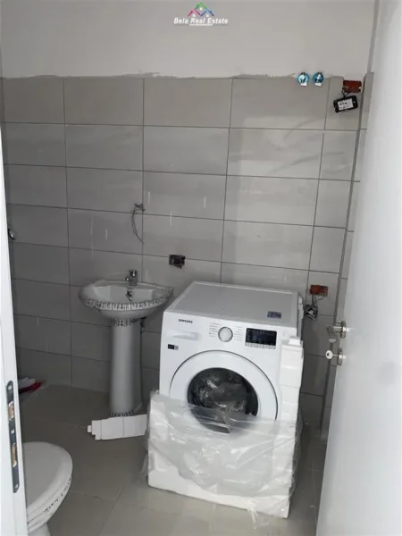 Tirane, shes apartament 2+1 Kati 1, 76 m² 85.000 € (kamez)