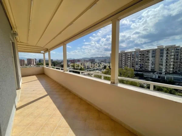 Tirane, jepet me qera apartament 2+1+Ballkon Kati 6, 135 m² 600 € (ASTIR)