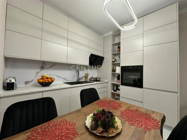Tirane, jepet me qera apartament 2+1 Kati 7, 90 m² 600 € (ASTIR)