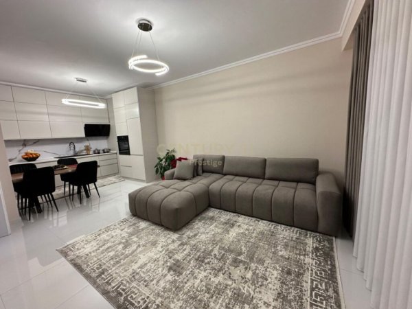 Tirane, jepet me qera apartament 2+1 Kati 7, 90 m² 600 € (ASTIR)