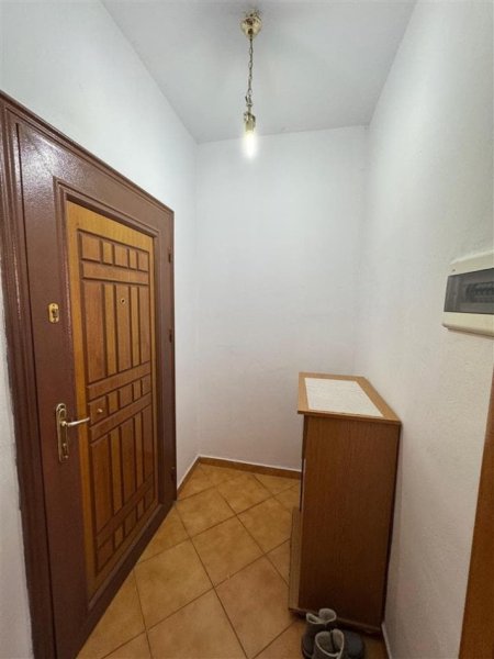 Tirane, jepet me qera apartament 1+1+Ballkon Kati 3, 64 m² 470 € (Xhamllik)