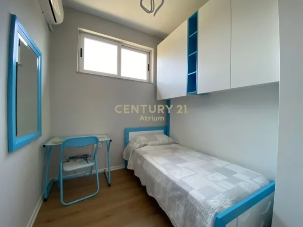 Tirane, jepet me qera apartament 3+1 Kati 2, 90 m² 600 € (OXHAKU)