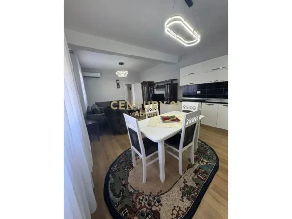 Tirane, jepet me qera apartament 3+1 Kati 2, 90 m² 600 € (OXHAKU)