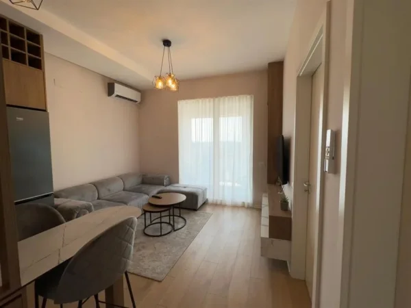 Tirane, jepet me qera apartament 1+1 Kati 9, 62 m² 700 € (Bulevardi i Ri)