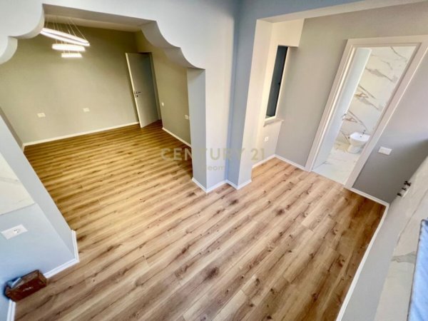 Tirane, shitet apartament 2+1+Ballkon Kati 2, 75 m² 187.000 € (myslym shyr)