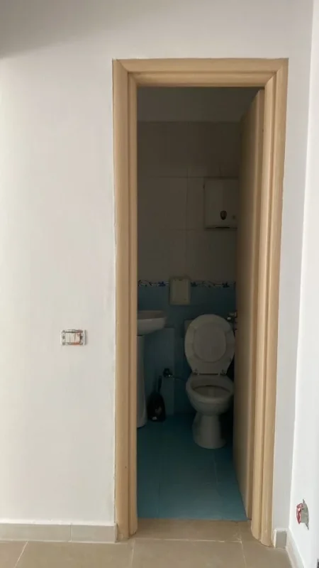 Tirane, jepet me qera zyre Kati 0, 45 m² 360 € (Don Bosko)