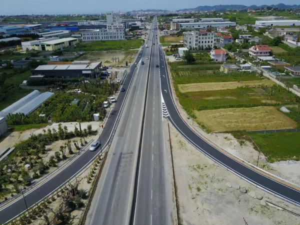 Fushe Kruje, shiten Magazina + Toke , 3.346 m² 1.500.000 €