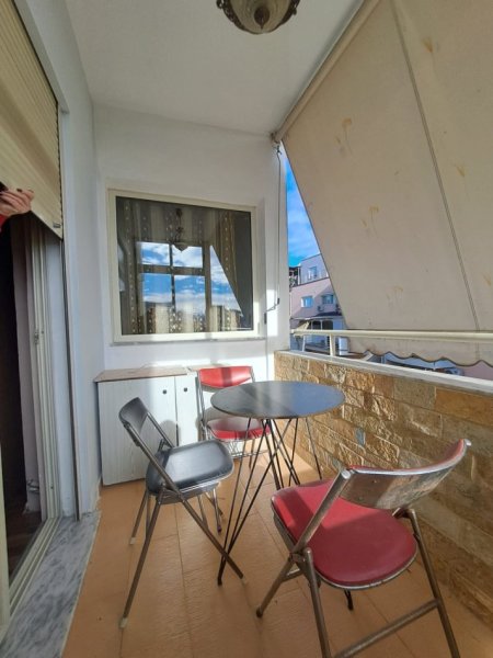 Tirane, jepet me qera apartament 1+1+Ballkon Kati 5, 80 m² 400 € (RESTORANT FRESKU)