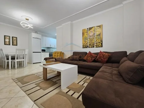Tirane, jepet me qera apartament 2+1 Kati 2, 100 m² 750 € (Myslym Shyri)
