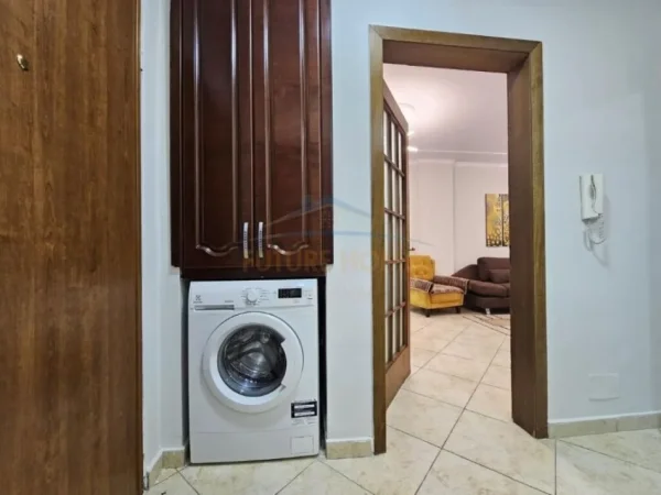 Tirane, jepet me qera apartament 2+1 Kati 2, 100 m² 750 € (Myslym Shyri)
