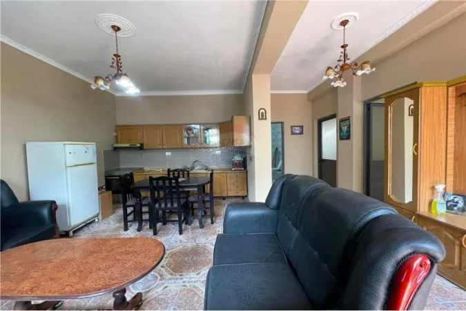 Tirane, jepet me qera apartament 3+1 Kati 1, 75 m² 400 € (Rruga Elbasanit)