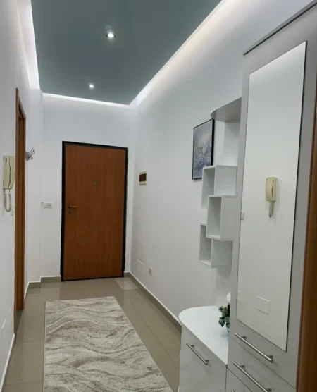 Tirane, jepet me qera apartament 1+1+Aneks+Ballkon Kati 3, 70 m² 480 € (rruga Milto Sotir Gura)