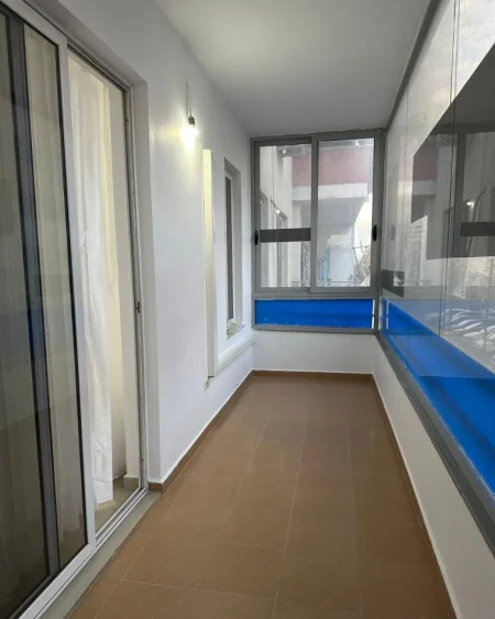 Tirane, jepet me qera apartament 1+1+Aneks+Ballkon Kati 3, 70 m² 480 € (rruga Milto Sotir Gura)