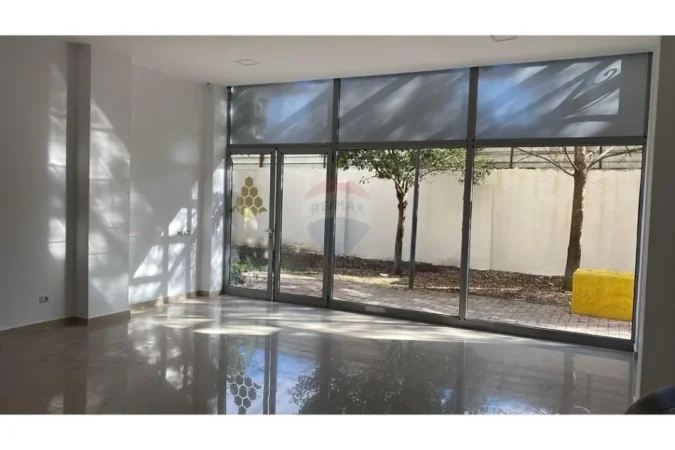 Tirane, jepet me qera dyqan Kati 0, 45 m² 450 € (Don Bosko, Shqipëri)