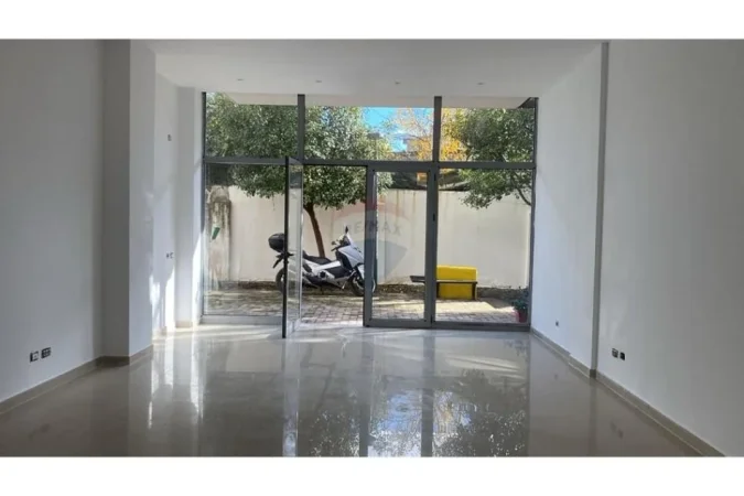 Tirane, jepet me qera dyqan Kati 0, 45 m² 450 € (Don Bosko, Shqipëri)