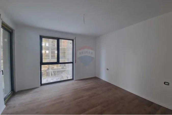 Tirane, jepet me qera zyre Kati 1, 107 m² 700 € (Dogana, Laprake)