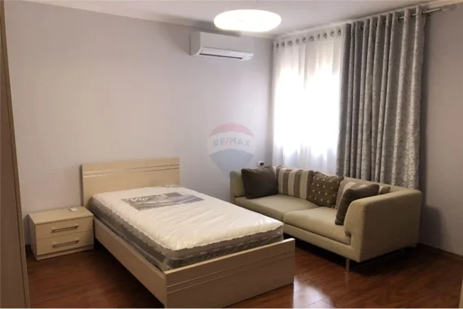 Tirane, jepet me qera apartament 3+1+Ballkon Kati 6, 105 m² 1.100 € (Rr. Reshit Collaku, Shallvaret)