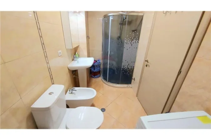 Tirane, jepet me qera apartament 2+1+Ballkon Kati 2, 71 m² 550 € (Liqeni i Thate)