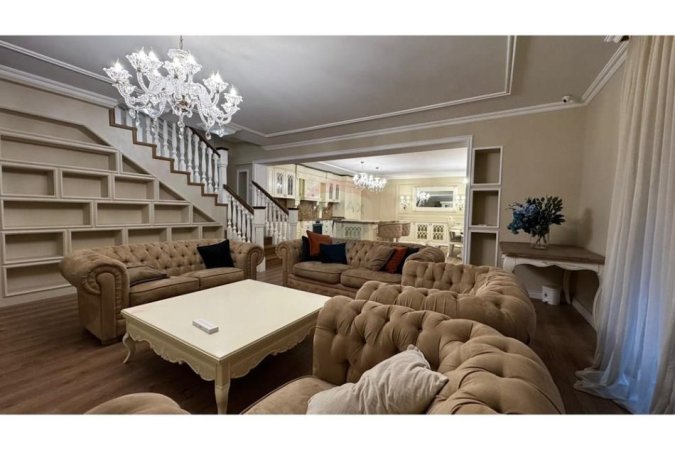 Tirane, jepet me qera apartament duplex Dublex , 1.500 €