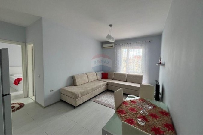 Tirane, jepet me qera apartament 1+1+Ballkon Kati 6, 75 m² 650 € (Laprakë)
