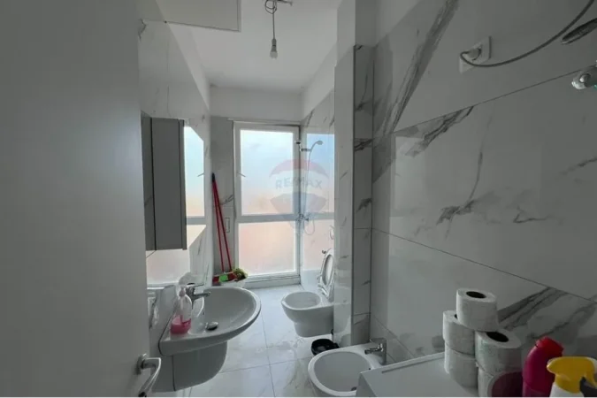 Tirane, jepet me qera apartament 1+1+Ballkon Kati 6, 75 m² 650 € (Laprakë)