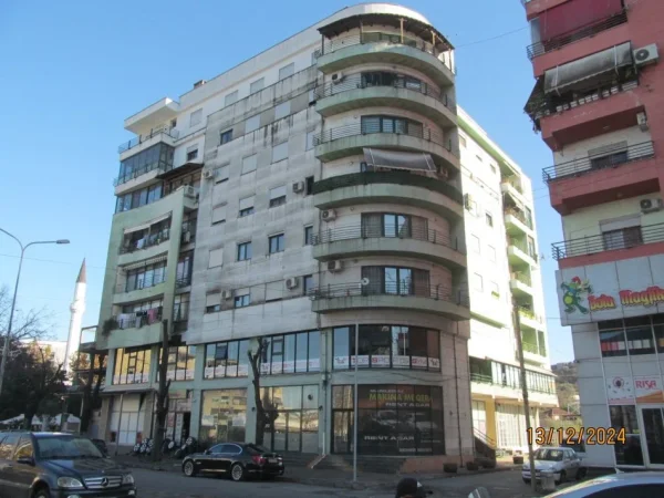 Shkoder, Shitet Apartament 2+1+Ballkon, Kati 5 teknik, me siperfaqe 100 m2, Cmimi Fillestar 9,200,000 Leke