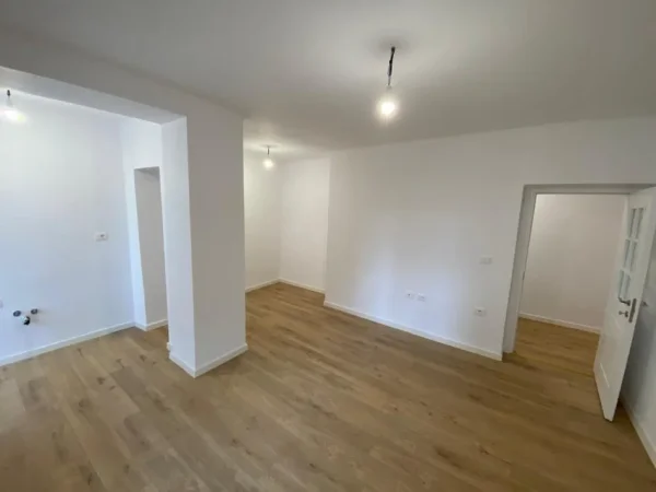 Tirane, shitet apartament 2+1+Ballkon Kati 3, 83 m² 185.000 € (Rr.e Durresit)