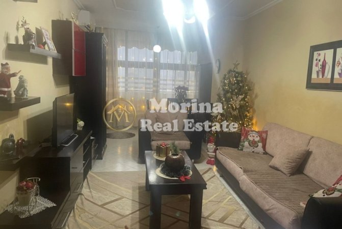Tirane, jepet me qera apartament 3+1 Kati 7, 99 m² 500 € (Laprake)
