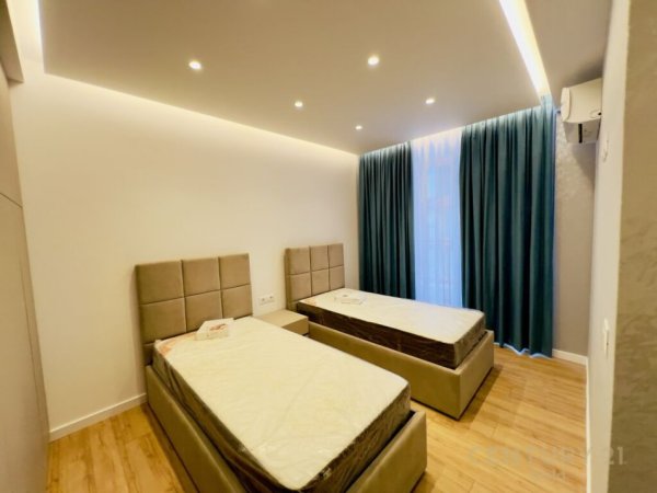 Tirane, jepet me qera apartament 2+1 Kati 3, 90 m² 900 € (bulevardi i ri)