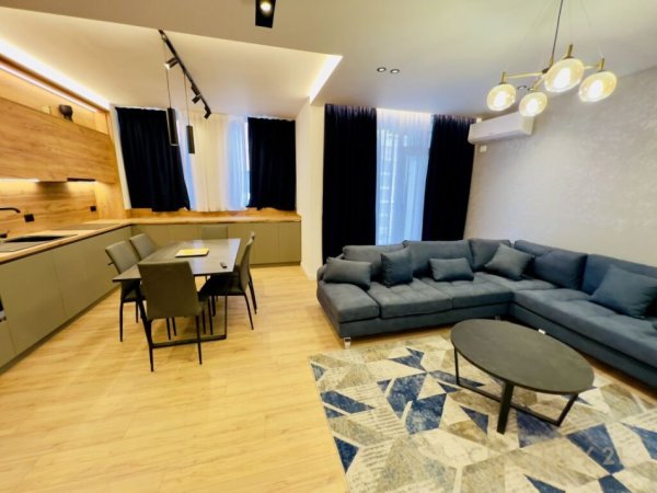Tirane, jepet me qera apartament 2+1 Kati 3, 90 m² 900 € (bulevardi i ri)