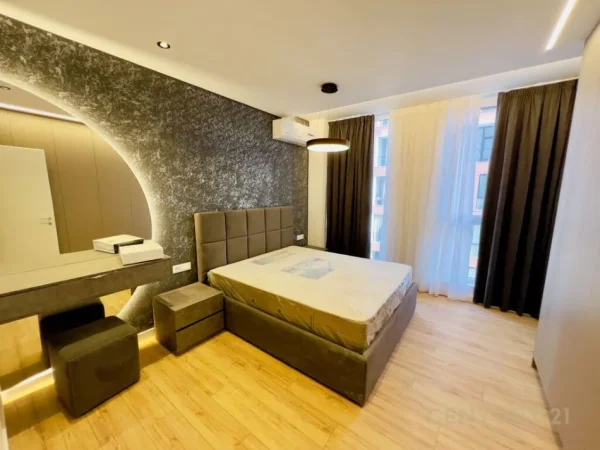 Tirane, jepet me qera apartament 2+1 Kati 3, 90 m² 900 € (bulevardi i ri)