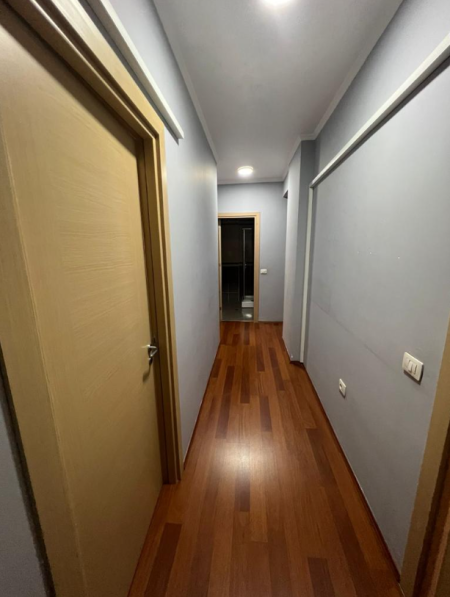 Tirane, jepet me qera zyre Kati 1, 130 m² 1.200 € (Concord Center)