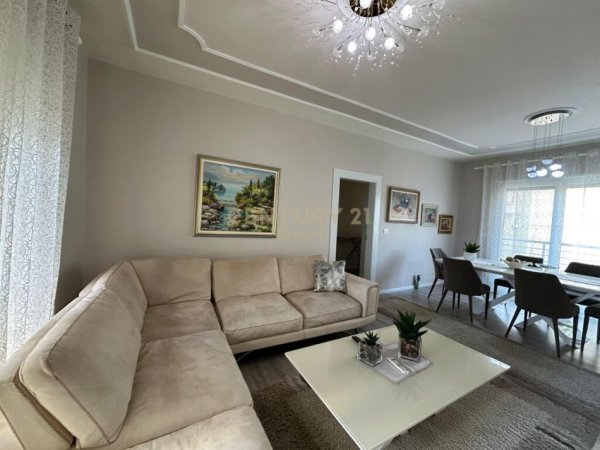 Tirane, jepet me qera apartament 2+1 Kati 2, 99 m² 900 € (kopshti botanik)