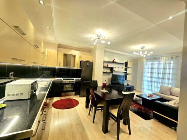 Tirane, jepet me qera apartament 2+1 Kati 4, 90 m² 700 € (kodra e diellit)