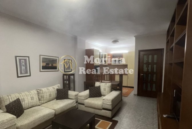 Tirane, jepet me qera apartament 2+1 Kati 4, 85 m² 650 € (Komuna Parisit)