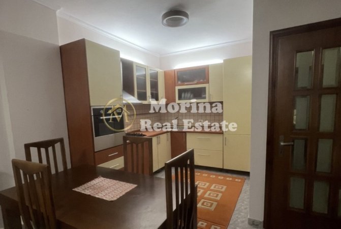 Tirane, jepet me qera apartament 2+1 Kati 4, 85 m² 650 € (Komuna Parisit)
