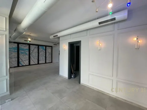 Tirane, jepet me qera bar-resorant Kati 1, 205 m² 1.500 € (astir)