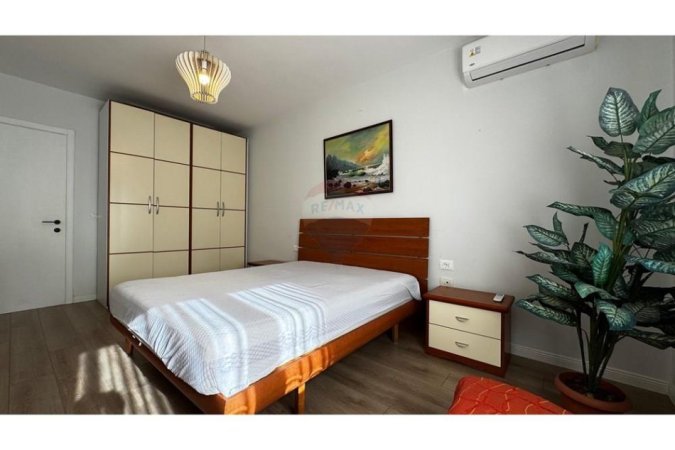 Tirane, jepet me qera apartament 1+1 , 75 m² 720 € (Liceu Artistik)