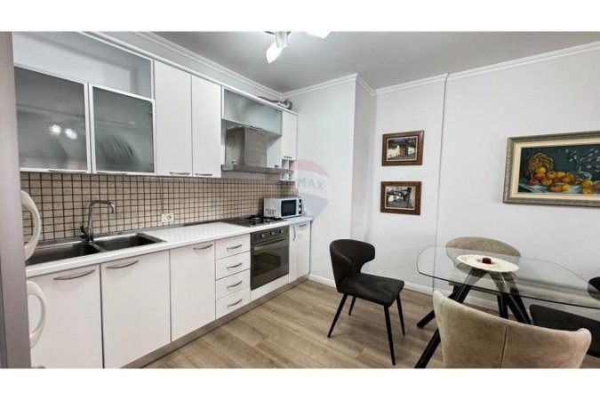 Tirane, jepet me qera apartament 1+1 , 75 m² 720 € (Liceu Artistik)