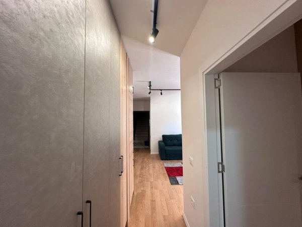 Tirane, jepet me qera apartament 1+1 Kati 4, 75 m² 600 € (tek Xhamia Selites)