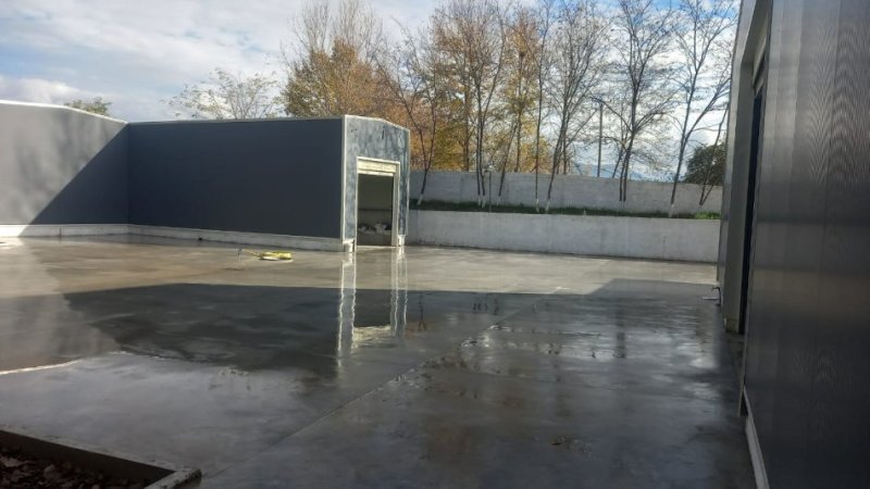 Jepet me qera objekt 350 m² , trualli 1300m e ndare ne 2 kapanone+ambient qendrimi dhe zyra