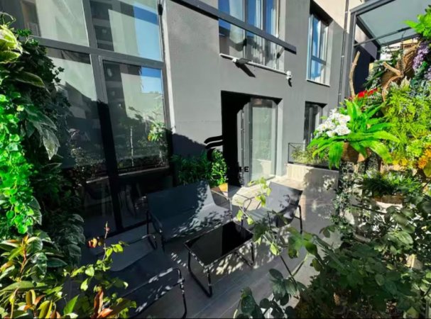 Tirane, jepet me qera apartament duplex Dublex Kati 1, 105 m² 1.500 € (QENDER)