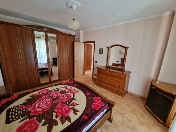 Durres, jepet me qera apartament 2+1+Ballkon Kati 7, 88 m² 400 € (UKD, Durres)