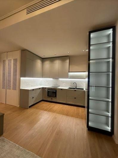 Tirane, jepet me qera 2+1+Ballkon Kati 4, 120 m² 1.200 € (Rruga Kavajes)
